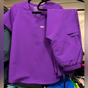 XS Digital Grape Figs scrub set